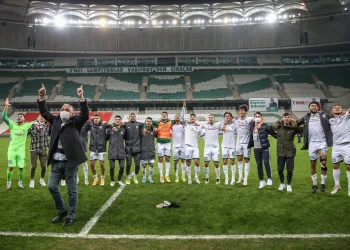 Timsah evinde 3 puanı kaptı