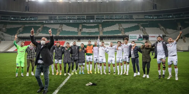 Timsah evinde 3 puanı kaptı
