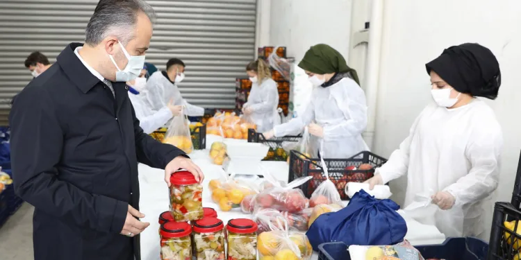 Vitamin destek paketleri 400 aileye ulaştırılıyor