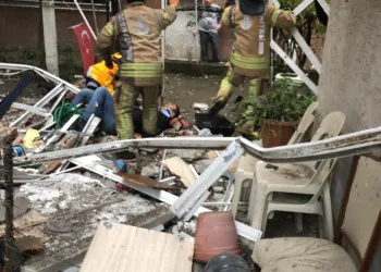 Avcılar’da balkon çöktü : 2 yaralı