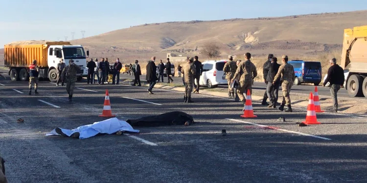 Akrabalar arasında arazi kavgası! 5 ölü