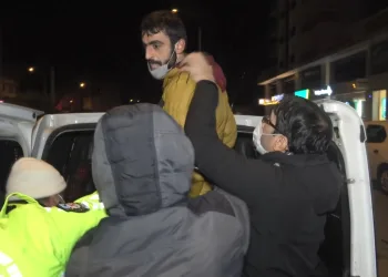 Bursa’da aranan 2 kişi kısıtlamada yakalandı