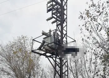 Elektrik direğinde yanmış cesedi bulundu