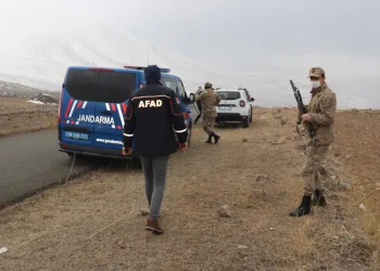 Babalarını kabloyla boğup mağaraya gömdüler