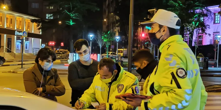 Belgelerini gösteremeyince cezadan kaçamadılar
