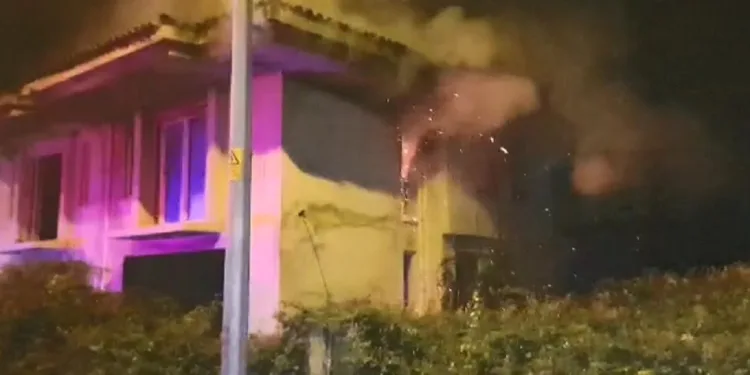 Bursa’da, metruk binada çıkan yangında bir kişi yaralandı