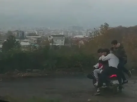 Bursa’da motosiklette 5 kişilik yolculuk