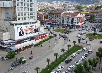 Kısıtlamalar yeniden geldi! Bursa 15 Temmuz Demokrasi Meydanı’nda son durum