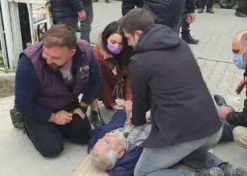 Yolda kalp krizi geçirdi kalp masajıyla hayata döndü