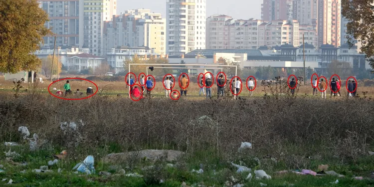 Bursa’da polisi görünce çil yavrusu gibi dağıldılar
