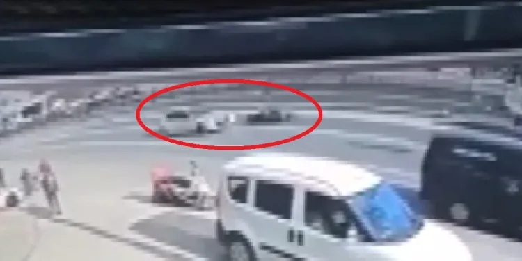 Bursa’da motosiklet sürücüsü metrelerce sürüklendi