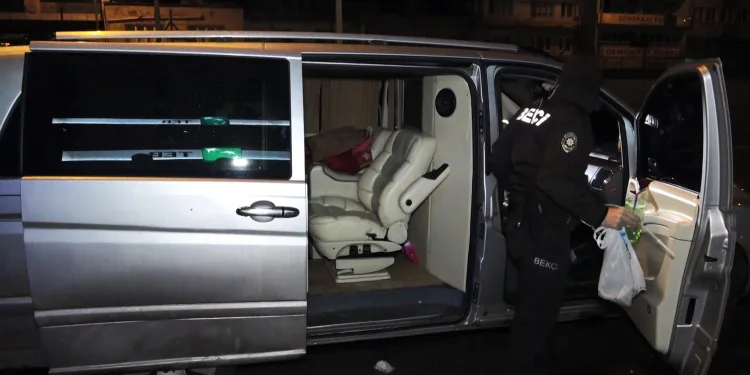 Eskişehir-Bursa arası VIP araçla uyuşturucu partisi