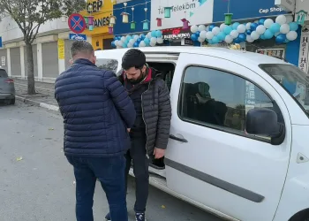 Polis hareketlerinde şüphelenince yakayı ele verdi