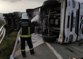 Bursa’da asit yüklü tanker devrildi