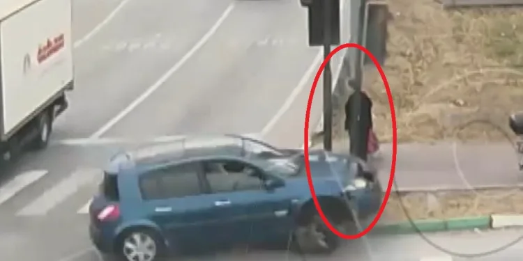 Bursa’da aracın altında kalmaktan son anda kurtuldu