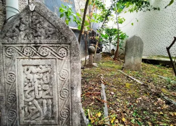 Bursa’da 500 yıllık mezar binaların arasında kayboldu