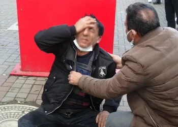 Bursa’da iğrenç olay! Sokak ortasında dövdüler