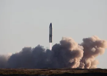 SpaceX roketi test sırasında patladı