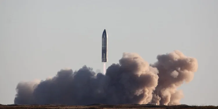 SpaceX roketi test sırasında patladı