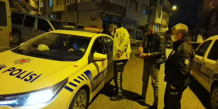Kısıtlamada yakalandılar, 11 bin 923 lira ceza kesildi