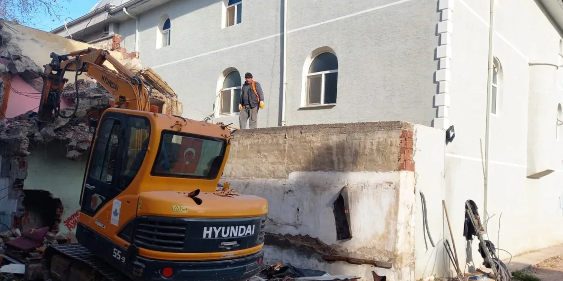 Altınkurnalar Camii’ne nefes aldıran yıkım