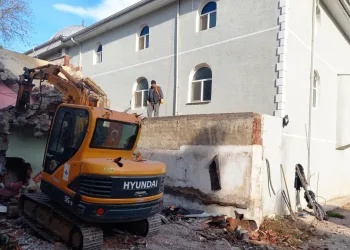 Altınkurnalar Camii’ne nefes aldıran yıkım