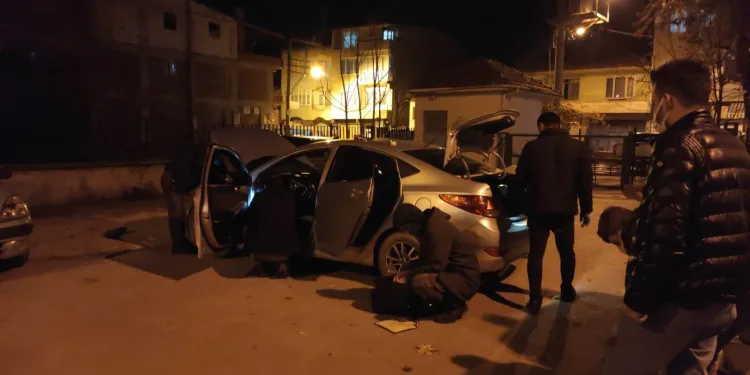 30 kilometre takip edilen araçtan uyuşturucu ve silah çıktı