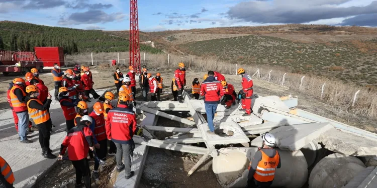 Bursa’da yapay enkaz alanı oluşturuldu