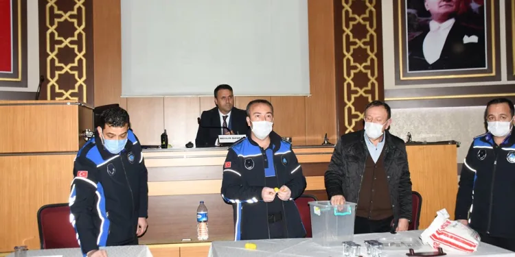 İnegöl’de cerrah pazar yerinin kuraları çekildi
