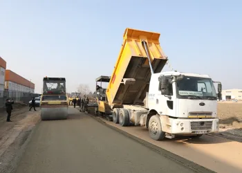 Bursa İnegöl’de beton yol çalışmaları devam ediyor