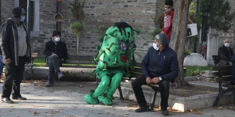 Bursa’da artan vakalara kostümlü virüs uyarısı