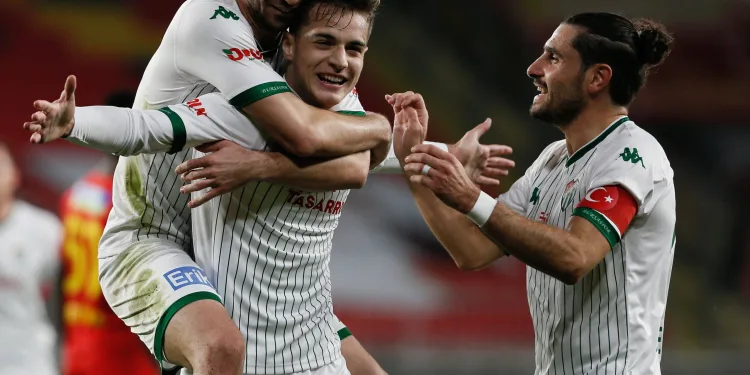 Bursaspor süper lig temsilcisi Göztepe’yi kupada 5-4 yenip bir üst tura yükseldi