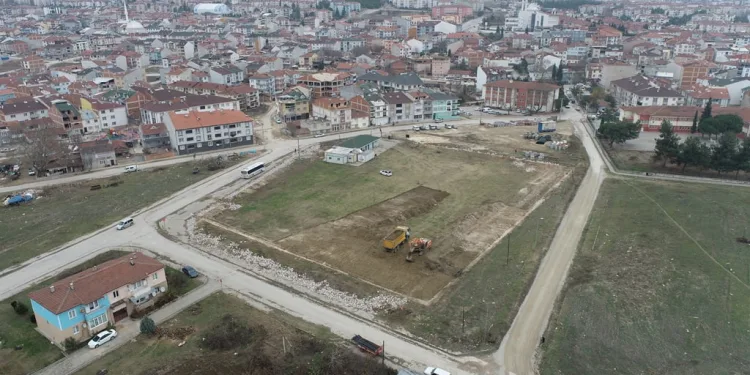 İnegöl’de Alanyurt spor sahasının yapımına başlandı