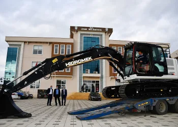 Bursa İznik Belediyesi paletli ekskavatör aldı