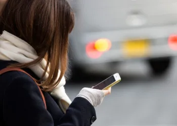 Uzmanından uyarı: Telefon ve bilgisayar elinizi felç etmesin