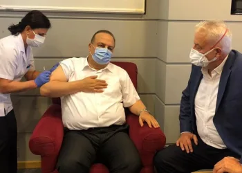 Bursa Valisi Çin aşısına gönüllü denek oldu