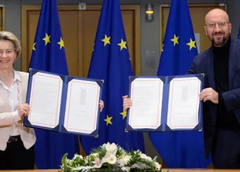 Brexit’te imzalar atıldı
