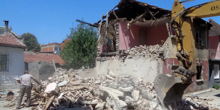 Osmangazi’de 81 metruk bina yıkıldı