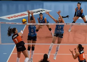 Nilüfer Belediyespor Kadın Voleybol Takımı Eczacıbaşı Vitra’yı deplasmanda 3-2 yendi