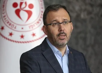Gençlik ve Spor Bakanı virüse yakalandı