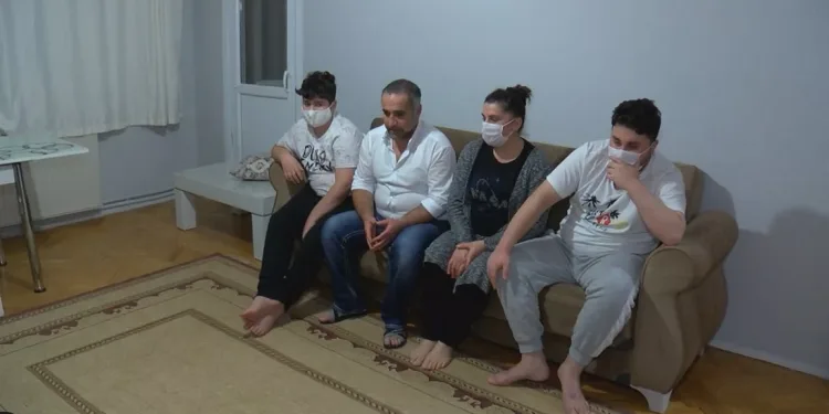 Yaka paça gözaltına alınıp sınır dışı edildiler