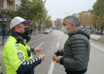Bursa’da yayalara yol vermeyen 40 sürücüye ceza