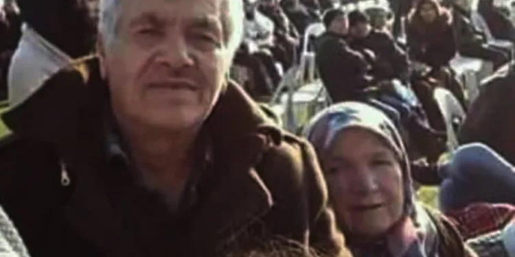 Sobadan zehirlenen çift, yan yana toprağa verildi
