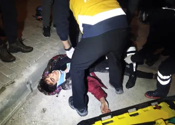 Bursa’da 18 yaşındaki kurye elektrikli bisikletle takla attı