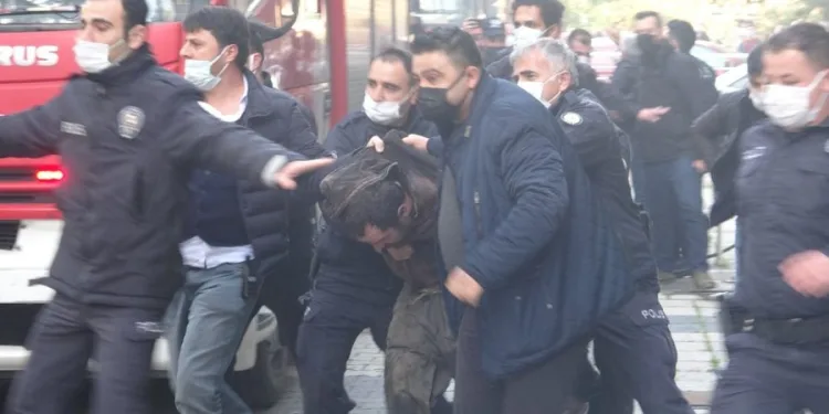 Korkunç olay! Esir aldığı kadını yakarak öldürdü