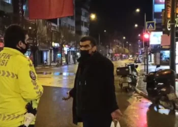 Bursa’da polis evsiz adama cezai işlem uygulamadı