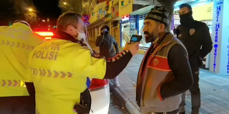 Bursa’da polis numara sandı: “Çok sıkıştım, buraya mı yapayım?”