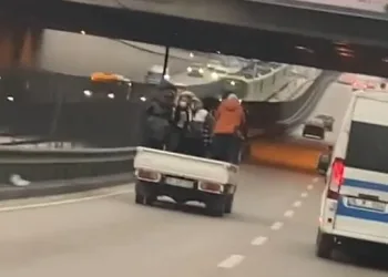 Bursa’da tehlikeye aldırmadan böyle yolculuk yaptılar