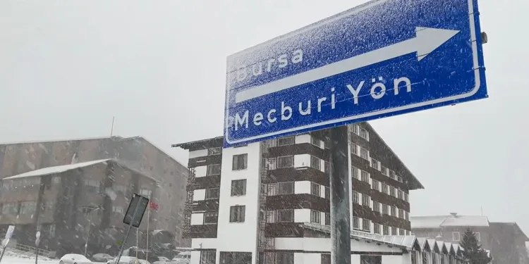 Yılbaşı öncesi Uludağ’da yoğun kar yağışı!