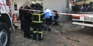 Tamir etmeye çalıştığı aracın altında can verdi